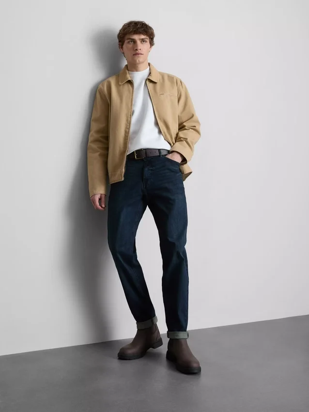 Jeans med middels høy midje og smal passform