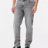 Jeans med middels høy midje og smal passform