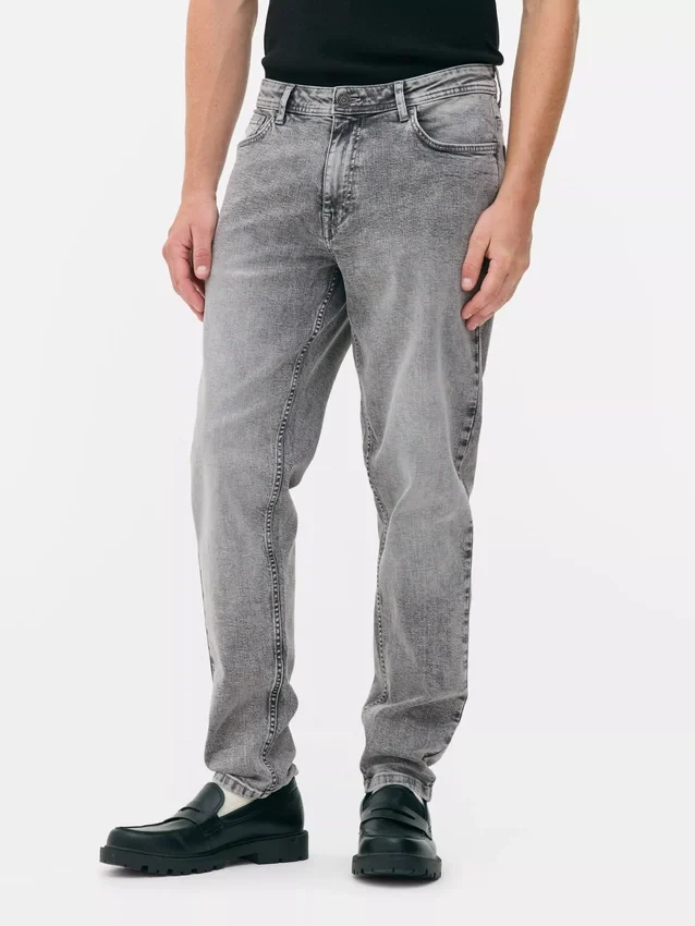 Jeans med middels høy midje og smal passform