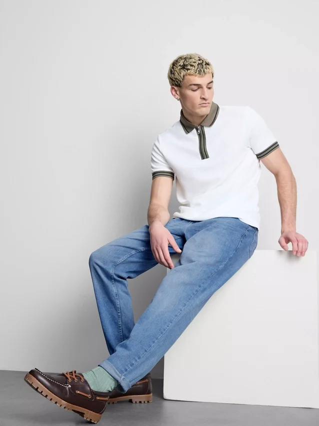 Jeans med middels høy midje og smal passform