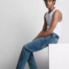 Jeans med middels høy midje og smal passform