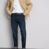 Jeans med middels høy midje og smal passform