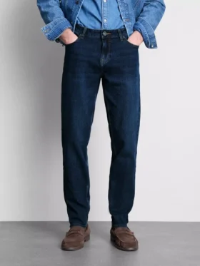Jeans med middels høy midje og smal passform