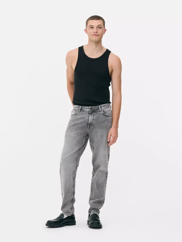 Jeans med middels høy midje og smal passform