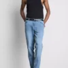 Jeans med middels høy midje og smal passform