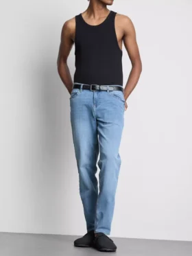 Jeans med middels høy midje og smal passform