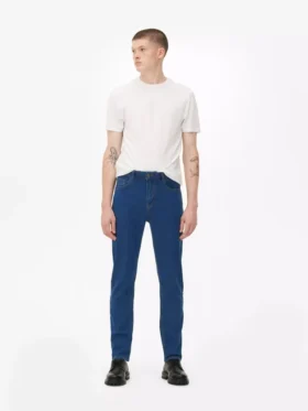 Jeans med middels høy midje og smal passform