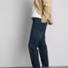 Jeans med middels høy midje og smal passform