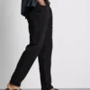 Jeans med middels høy midje og smal passform