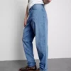 Jeans med middels høy midje og smal passform