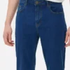 Jeans med middels høy midje og smal passform