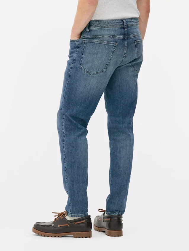Jeans med middels høy midje og smal passform