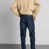 Jeans med middels høy midje og smal passform