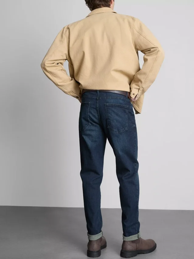 Jeans med middels høy midje og smal passform