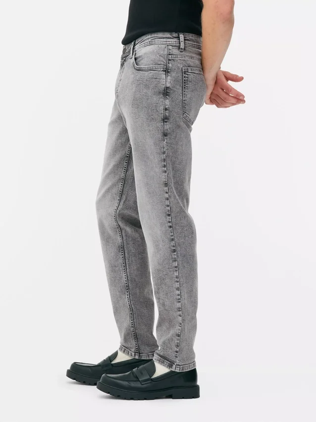 Jeans med middels høy midje og smal passform
