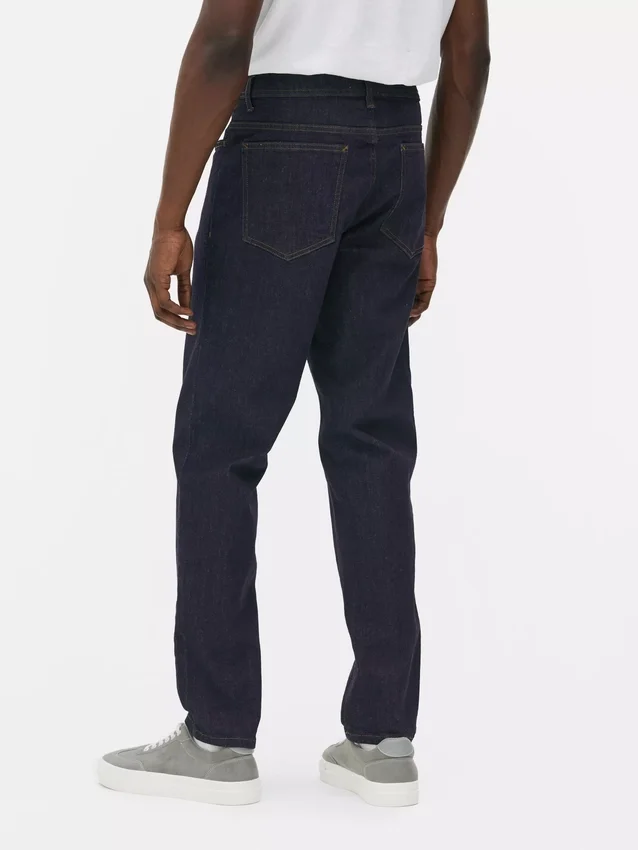 Jeans med middels høy midje og smal passform