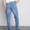 Jeans med middels høy midje og smal passform