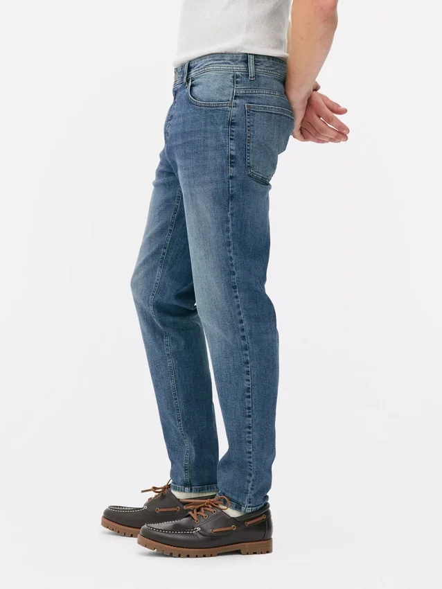 Jeans med middels høy midje og smal passform