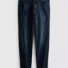 Jeans med middels høy midje og smal passform