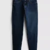 Jeans med middels høy midje og smal passform