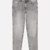 Jeans med middels høy midje og smal passform
