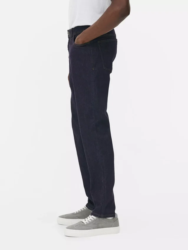 Jeans med middels høy midje og smal passform