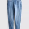 Jeans med middels høy midje og smal passform