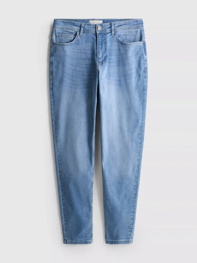 Jeans med middels høy midje og smal passform