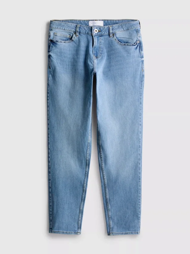 Jeans med middels høy midje og smal passform