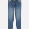 Jeans med middels høy midje og smal passform