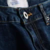 Jeans med middels høy midje og smal passform