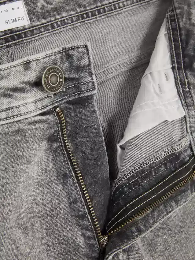 Jeans med middels høy midje og smal passform