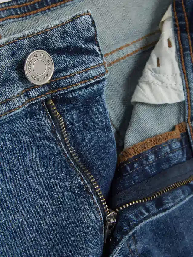 Jeans med middels høy midje og smal passform