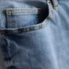 Jeans med middels høy midje og smal passform
