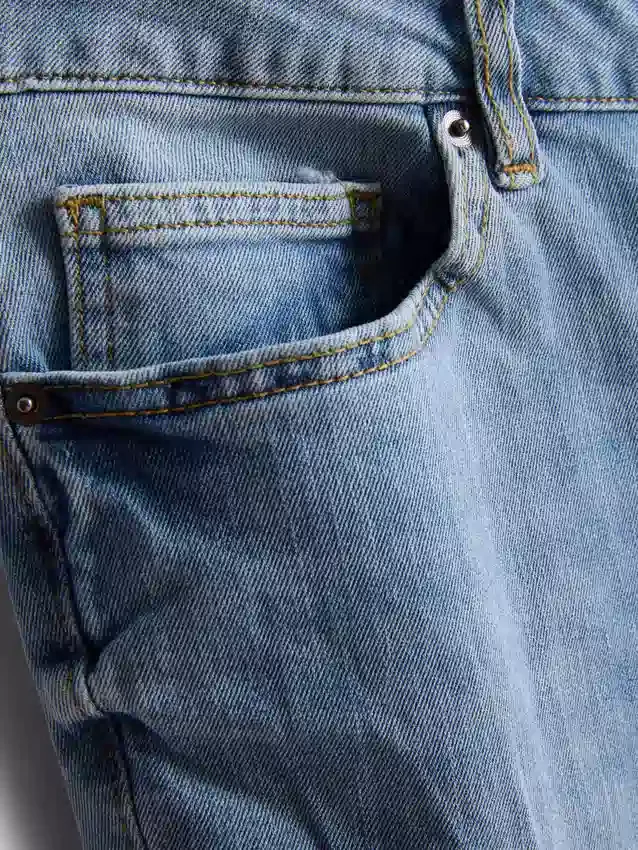 Jeans med middels høy midje og smal passform