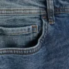 Jeans med middels høy midje og smal passform