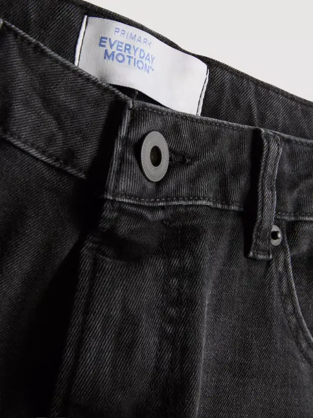 Jeans med middels høy midje og smal passform