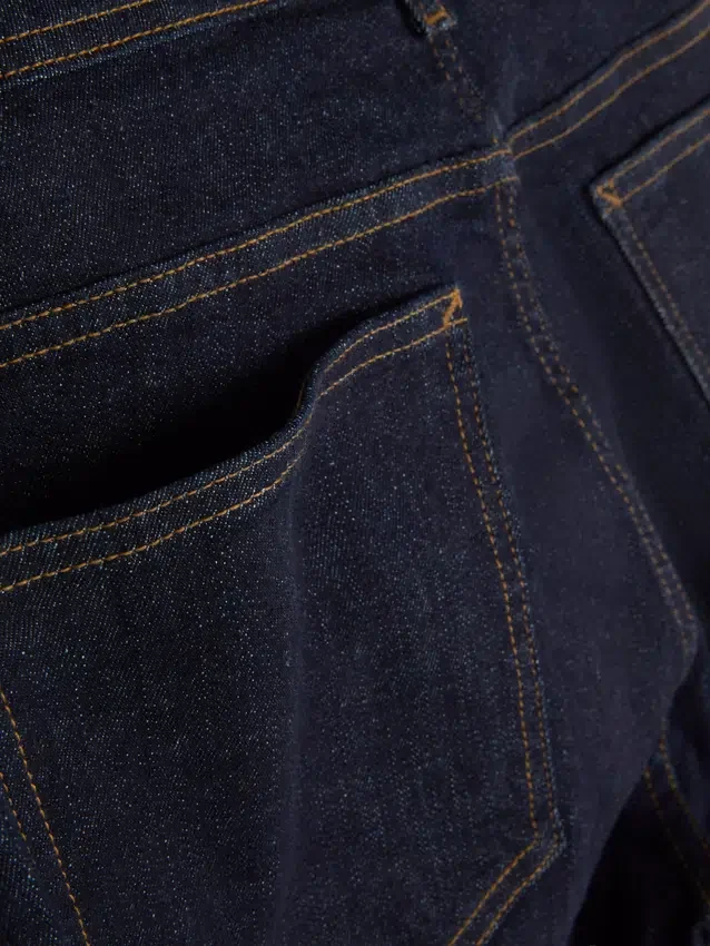 Jeans med middels høy midje og smal passform