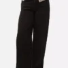 Jeans med middels høy midje og vide ben