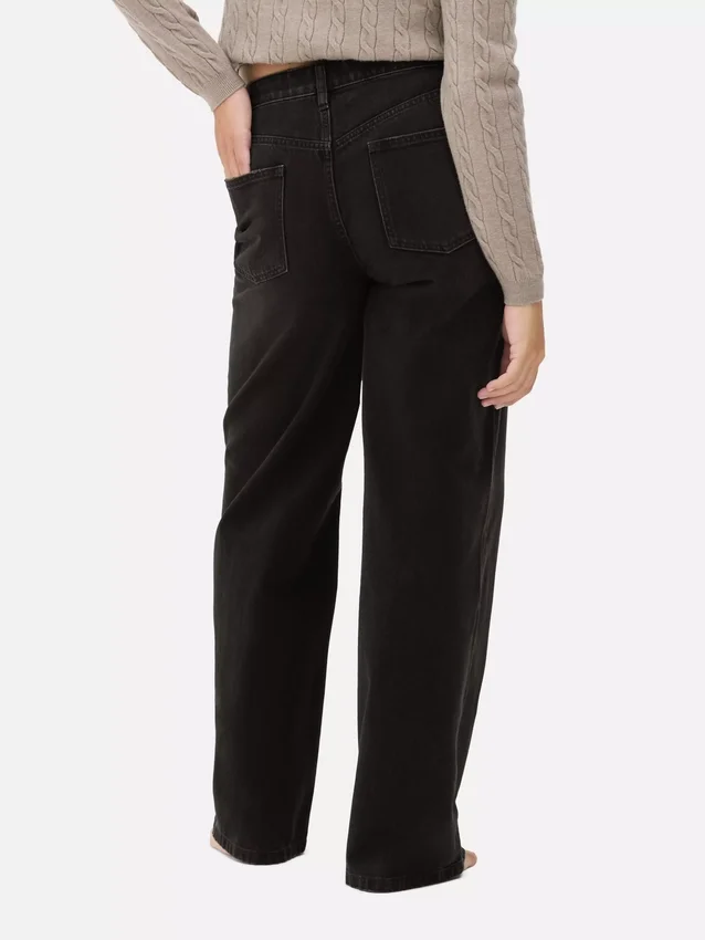 Jeans med middels høy midje og vide ben