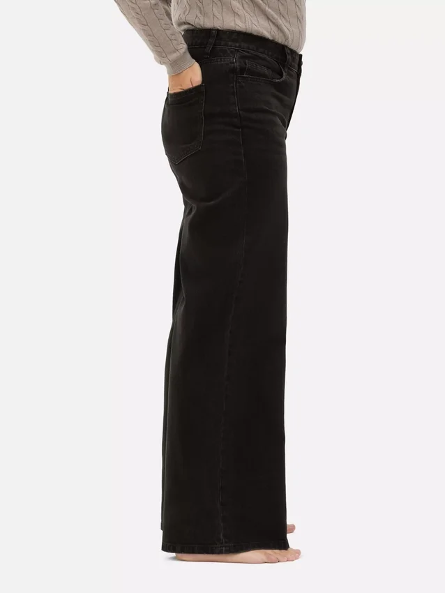 Jeans med middels høy midje og vide ben