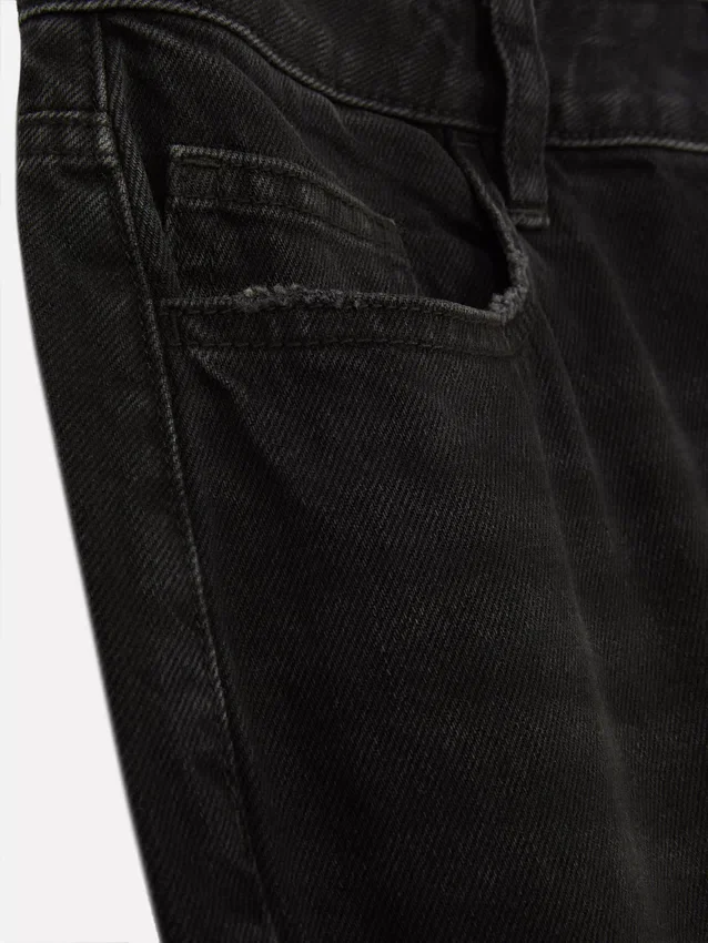 Jeans med middels høy midje og vide ben