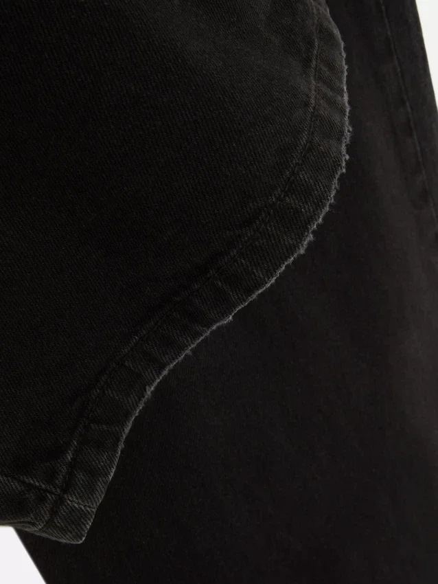 Jeans med middels høy midje og vide ben