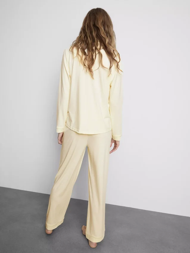 Jersey-pysjamaser i boyfriend-stil