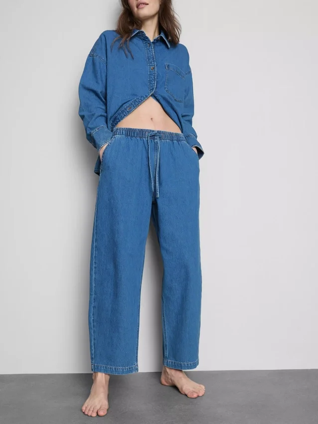 Joggebukser i bomullsdenim med avsmalnende ben