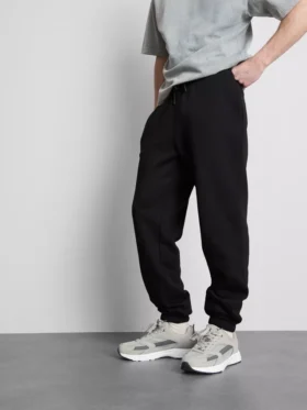 Joggebukser med elastisk midje og mansjetter