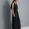 Jumpsuit med V-hals og ballongben