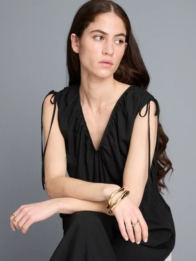 Jumpsuit med V-hals og ballongben
