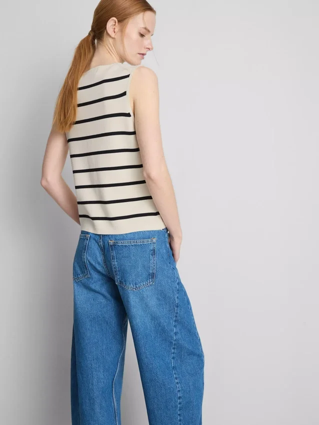 Kompakt strikket vest