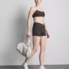 Kontrastfargede shorts med krysset snitt